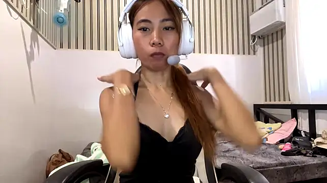PiaSwida's Live XXX Chat