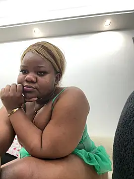 ThickyMel XXX чат на живо