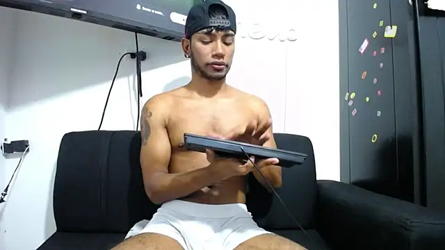 Dominik_HOT 现场XXX聊天
