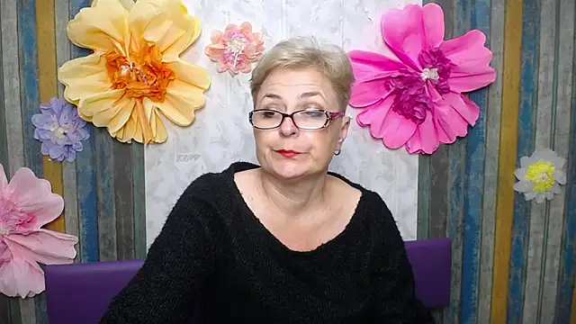 EmiliaGree's Live XXX Chat