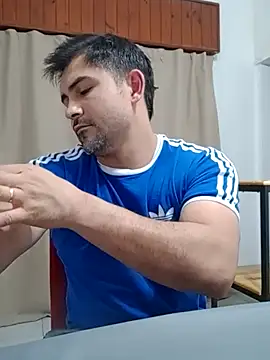 Bradd_32 élő XXX-chatje
