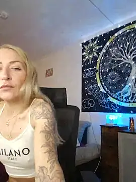 -Jeany-'s Live XXX Chat