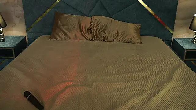 NikkiGoldSide Adlı Modelin Canlı XXX Sohbeti
