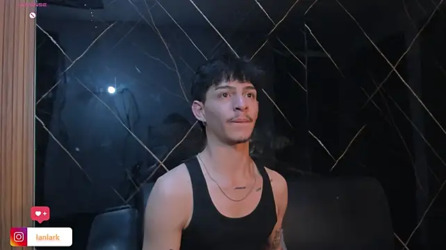 Chat +18 de _IanLark ao vivo