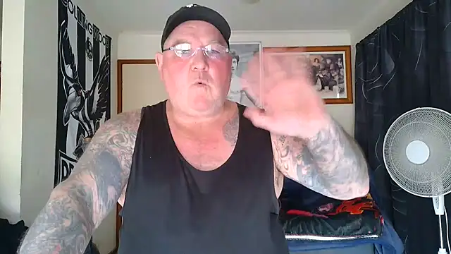 KINKYBLUEYES69's Live XXX Chat