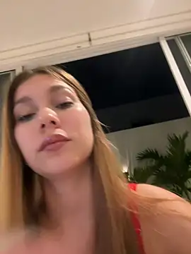 Chat XXX en directo de Nikii__