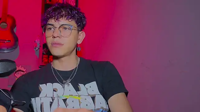 Chat XXX en directo de MikeyKuro