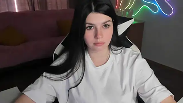 KisaModel Adlı Modelin Canlı XXX Sohbeti