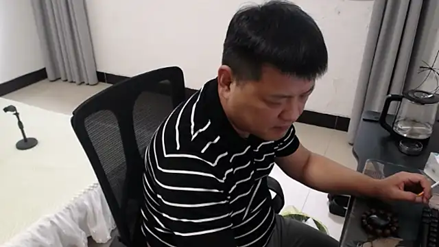 zhang1118 Live XXX-Chat