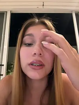 Chat +18 de Nikii__ ao vivo