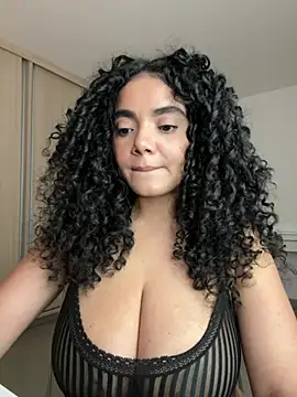 Curlyierr Chat XXX live