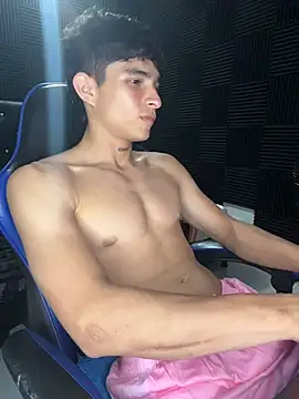 nic_2005 Adlı Modelin Canlı XXX Sohbeti
