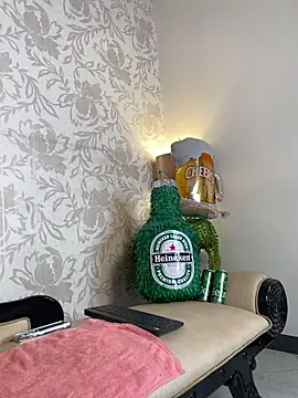Emilygh1_ লাইভ XXX চ্যাট