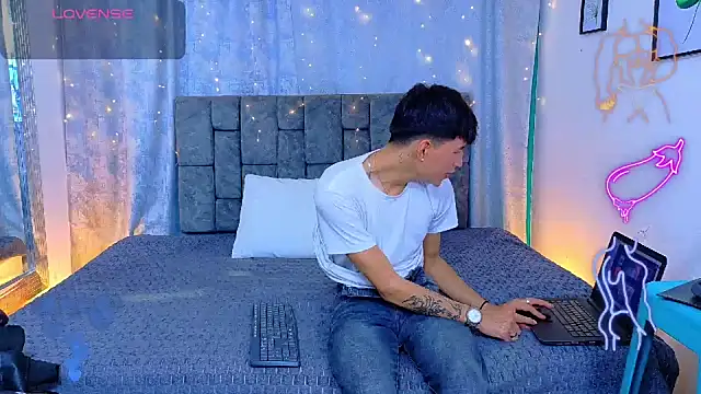 NicolasTorrez Chat XXX live