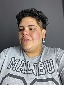 Hailey_CurvyのライブXXXチャット