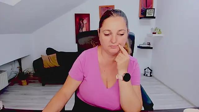 LollaGirl Adlı Modelin Canlı XXX Sohbeti