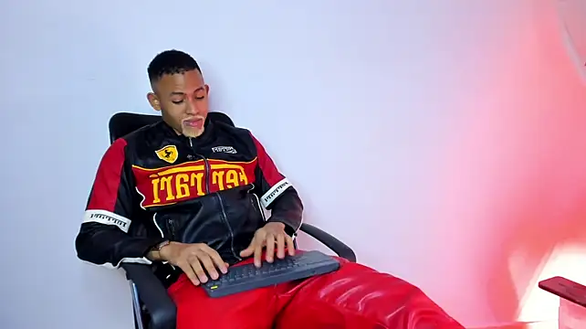 دردشة B_Wild الجنسية المباشرة
