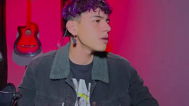 MikeyKuro Chat XXX in diretta