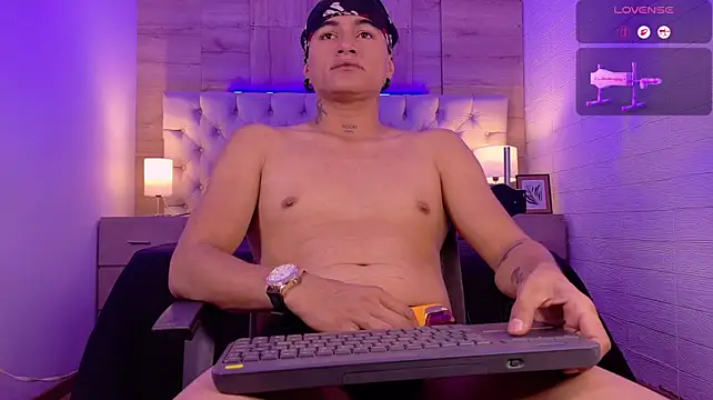 LiamDeeps' Live XXX Chat