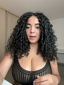Curlyierr Adlı Modelin Canlı XXX Sohbeti