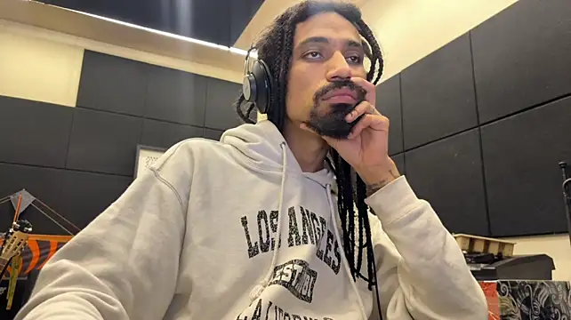 Chat +18 de FavelaDaddyCum ao vivo
