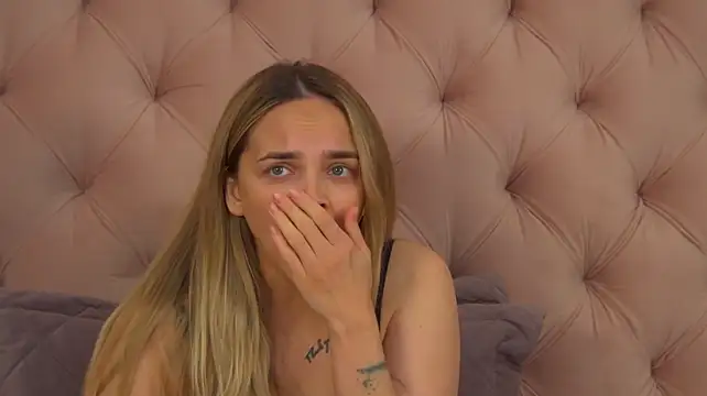 AnitaVenture Adlı Modelin Canlı XXX Sohbeti
