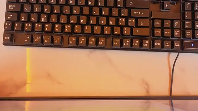 Blonde_Doll_v live XXX chat