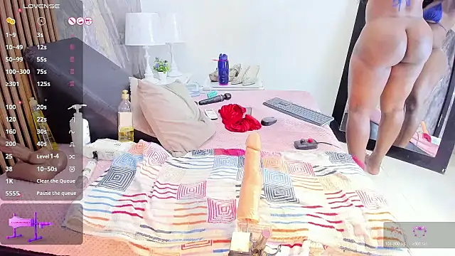 LauraSaenz01 Adlı Modelin Canlı XXX Sohbeti