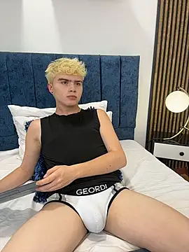 Ian_Stone Adlı Modelin Canlı XXX Sohbeti