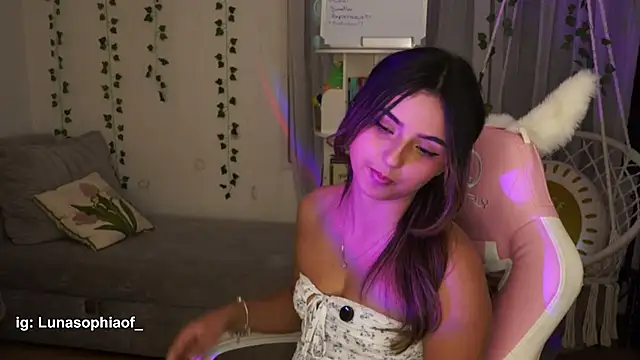 LunaSophia_ Adlı Modelin Canlı XXX Sohbeti