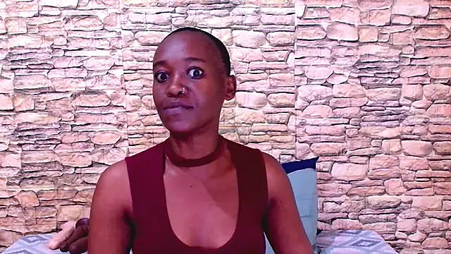 צ'אט XXX בשידור חי של EbonyOlive69