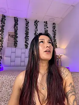 Chat XXX en directo de EliseValmont_