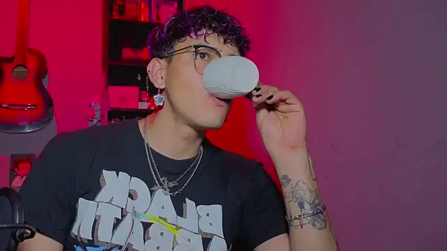 Chat XXX ao vivo de MikeyKuro