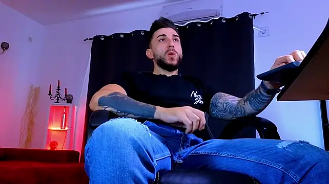MightyAaron66 Live XXX Chat