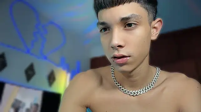Chat XXX en directo de RoughDiamond_
