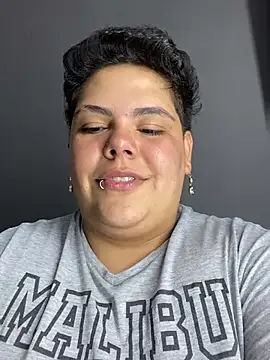 Chat +18 de Hailey_Curvy ao vivo