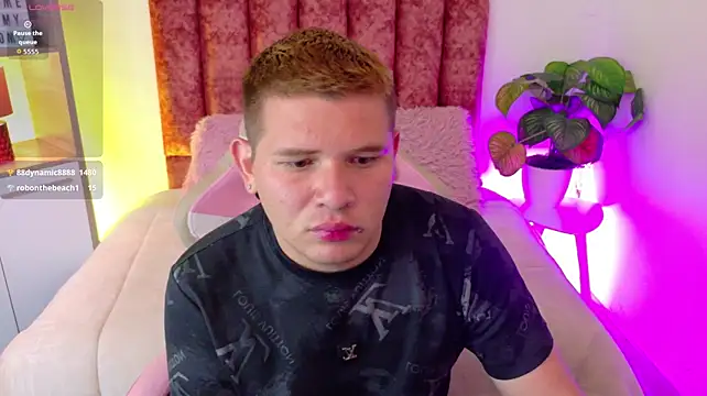 แชท XXX สดของ AdrianLust