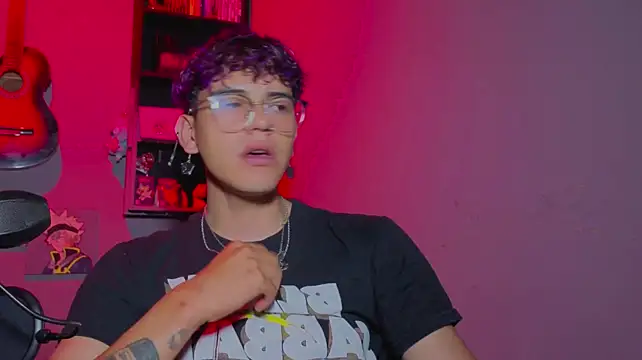 XXX chat uživo modela MikeyKuro