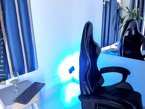 Damiam_23 Show in webcam
