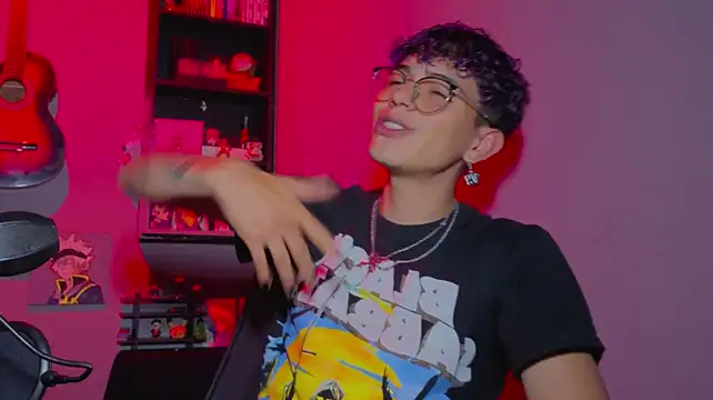 MikeyKuro Live XXX Chat