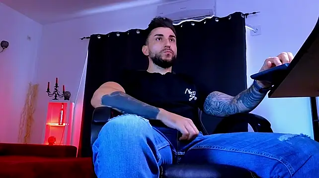 MightyAaron66 live XXX chat