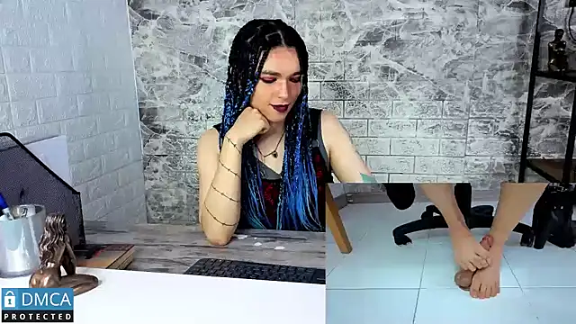 MaeveKuro's Live XXX Chat
