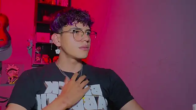Živý XXX chat MikeyKuro