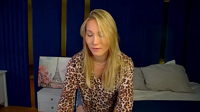 ElaraVoltage's Live XXX Chat