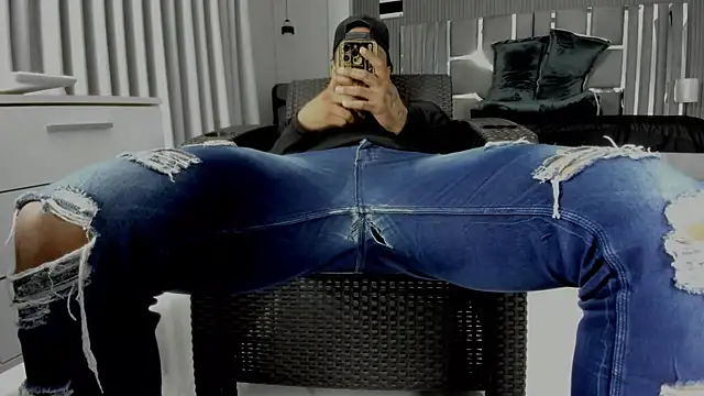 XXX chat uživo modela master_leather