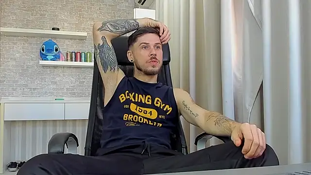 XXX chat uživo modela JonahShaw