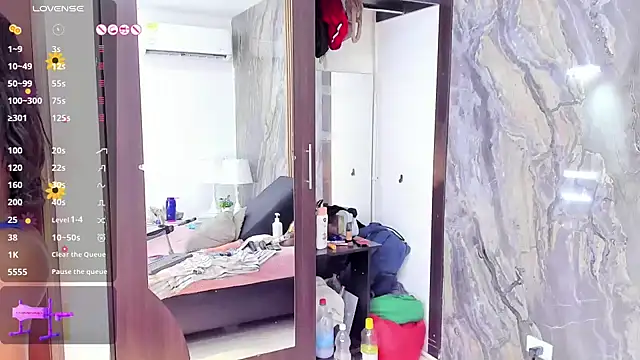 צ'אט XXX בשידור חי של LauraSaenz01