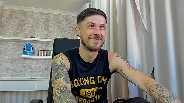 צ'אט XXX בשידור חי של JonahShaw