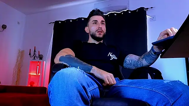 MightyAaron66 élő XXX-chatje