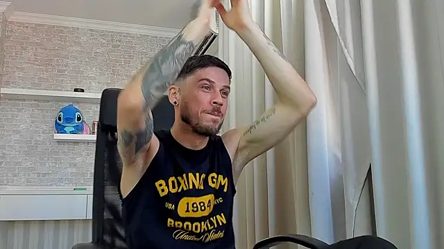JonahShaw Chat XXX in diretta